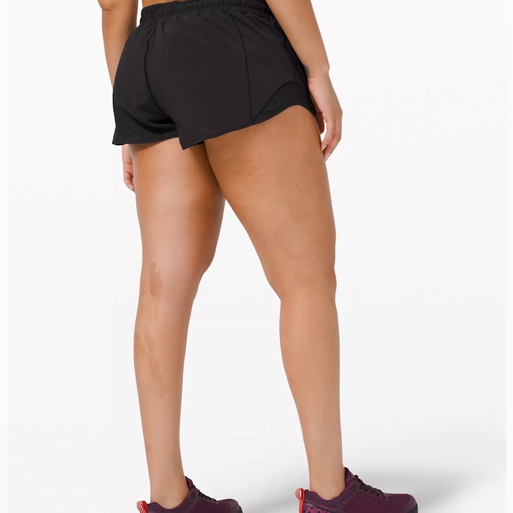 Lululemon hotty hot shorts 2.5”